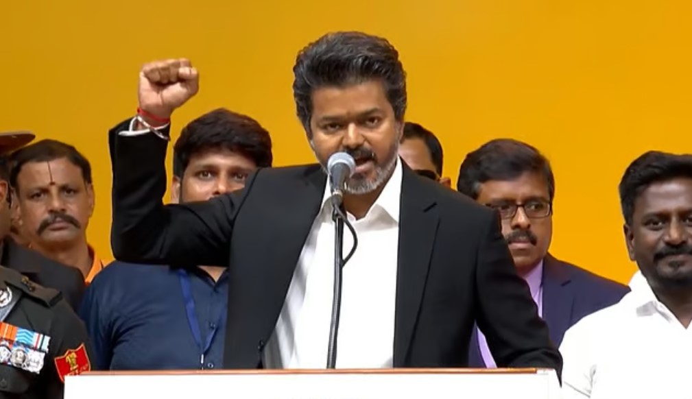 “யோசப் விஜய் எனும் நான்….”  அரங்கம் அதிர அரியணை ஏறிய முதல்வர் விஜய்!