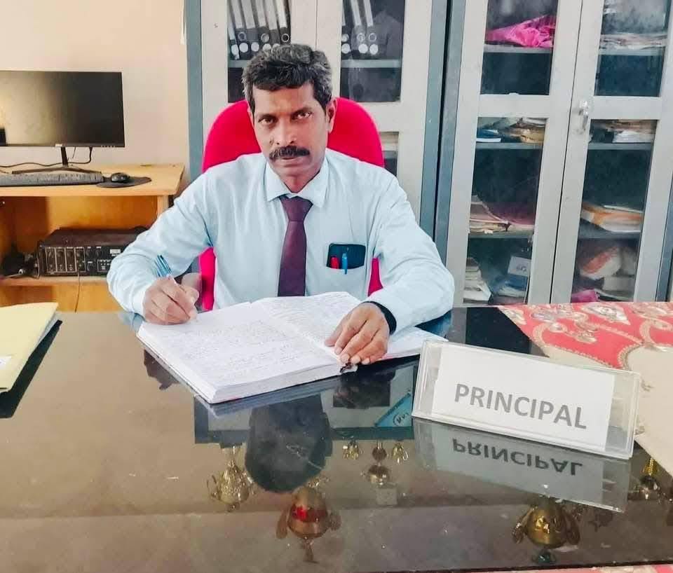 நயினாதீவில் படகு கவிழ்ந்து விபத்து! பாடசாலை அதிபர் கடலில் மூழ்கிப் பலி!!  – யாழ்ப்பாணத்தில் பெரும் சோகம்.