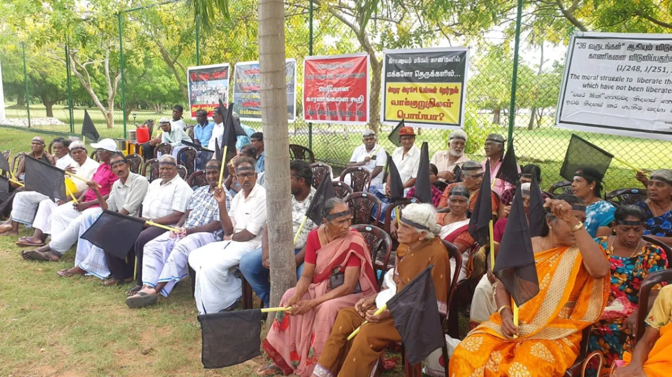 “எங்கள் நிலங்களை எங்களிடம் உடனே ஒப்படையுங்கள்”  வலிகாமம் வடக்கில் ஆறாவது வாரமாகத் தொடரும் போராட்டம்.