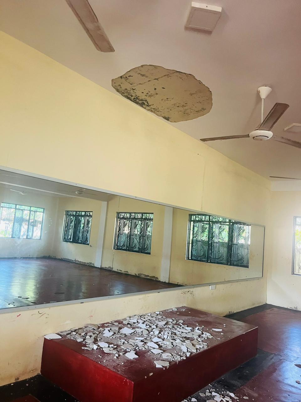 கிழக்கு பல்கலையில் கட்டடம் இடிந்து வீழ்ந்து விபத்து! நடனப் பயிற்சியில் ஈடுபட்டிருந்த 3 மாணவிகள் காயம்!!