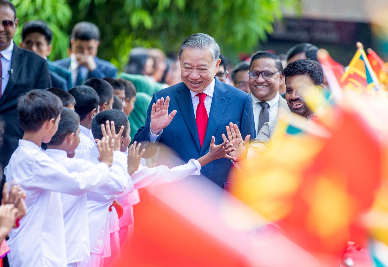 வியட்நாம் சோசலிசக் குடியரசின் ஜனாதிபதி ஹோ சி மின் உருவச்சிலைக்கு மலரஞ்சலி!