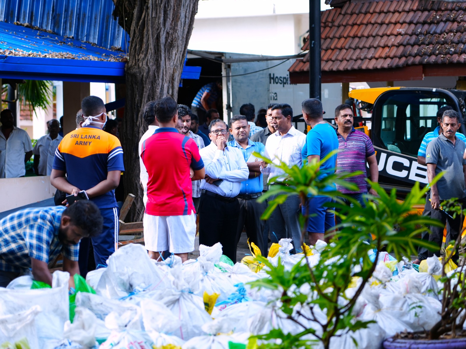 யாழ். போதனா தீ விபத்து: மீட்சிப் பணிகள் தீவிரம்!