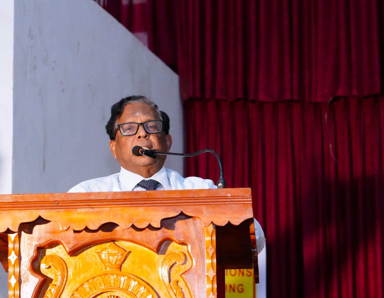 சமூக ஊடகத் தகவல்களை கண்மூடித்தனமாக நம்பாதீர்!  – தீர்க்கமாக ஆராய்ந்த பின்னரே பகிருங்கள் என்று வடக்கு மாகாண ஆளுநர் வேதநாயகன் கோரிக்கை.
