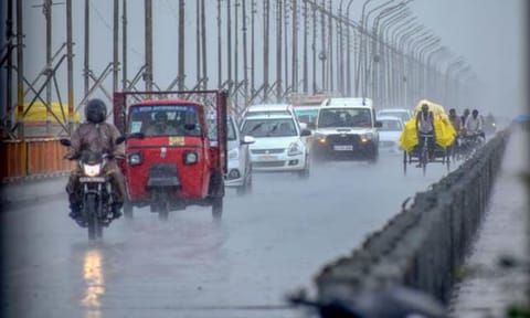 டெல்லியை புயல் தாக்கும்: செல்போன்களுக்கு வந்த அவசர அலர்ட் – மக்கள் அச்சம்