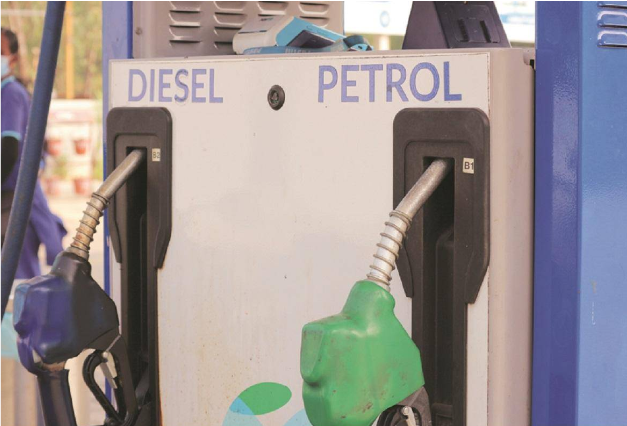 பெட்ரோல், டீசலுக்கு கட்டுப்பாடு: இந்தியாவில் முதல் மாநிலமாக அதிரடி முடிவெடுத்த கேரளா!