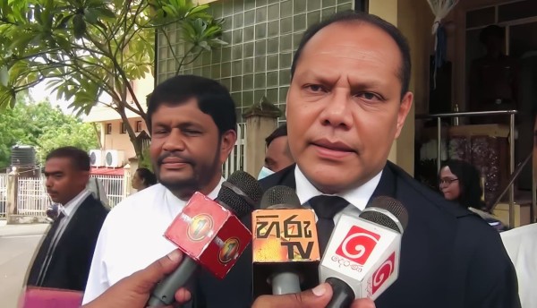 தேர்தல்களில் போட்டியிட முடியாத ஆபத்தில் ஸ்ரீலங்கா சுதந்திரக் கட்சி!  – சுமுக சமரசமே தீர்வு என தயாசிறி தெரிவிப்பு.
