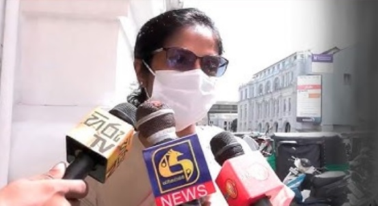 சலே உயிரிழக்கும் வரை அதிகாரிகள் வேடிக்கை பார்க்கின்றார்களா?  அவரின் உடல்நிலை தொடர்ந்து கவலைக்கிடம் என்றும் மனைவி கண்ணீர்மல்கத் தெரிவிப்பு.