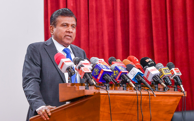 சுரேஷ் சலேவை விசாரியுங்கள் ஆனால் பழிவாங்க வேண்டாம்  – பயங்கரவாதத் தடைச் சட்டம் தொடர்பில் அரசைச் சாடிய முன்னாள் நீதி அமைச்சர்.
