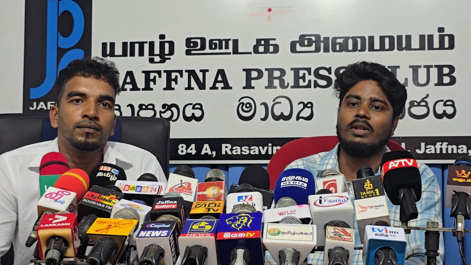 ஆசிரியர் நியமன அநீதிக்கு எதிராகப் போர்க்கொடி  யாழ். மாவட்ட செயலகத்தின் முன்பாக வியாழன் வேலையற்ற பட்டதாரிகள் மாபெரும் போராட்டம்!