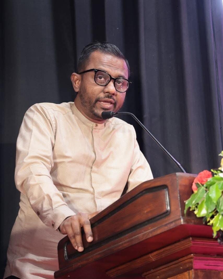 பிரபாவின் மகன் பாலச்சந்திரன் பற்றி பேசும் ஹக்கீம் முஸ்லிம் பொலிஸாரின் படுகொலையை மறந்தது ஏன்?