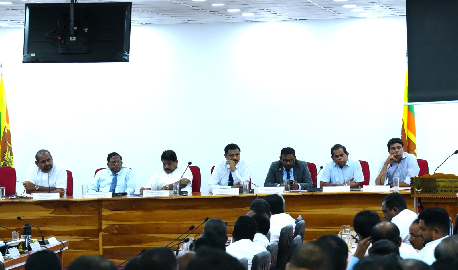 நெடுந்தீவில் கடற்படைக்குக் காணி ஒதுக்கப்பட்ட விவகாரம்:  யாழ். மாவட்ட ஒருங்கிணைப்புக் குழுக்கூட்டத்தில் ஆளும் தரப்பு – மக்கள் பிரதிநிதிகள் கடும் மோதல்!