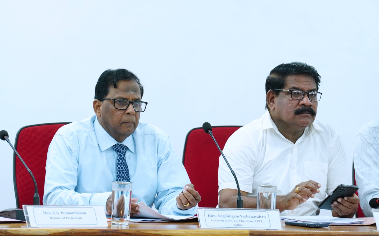 ஆண்டின் அரைப்பகுதி முடிந்துவிட்டது; திட்டங்களை விரைந்து முடியுங்கள்!  – யாழ். மாவட்ட ஒருங்கிணைப்புக் குழுக் கூட்டத்தில் வடக்கு மாகாண ஆளுநர் வேதநாயகன் உத்தரவு.