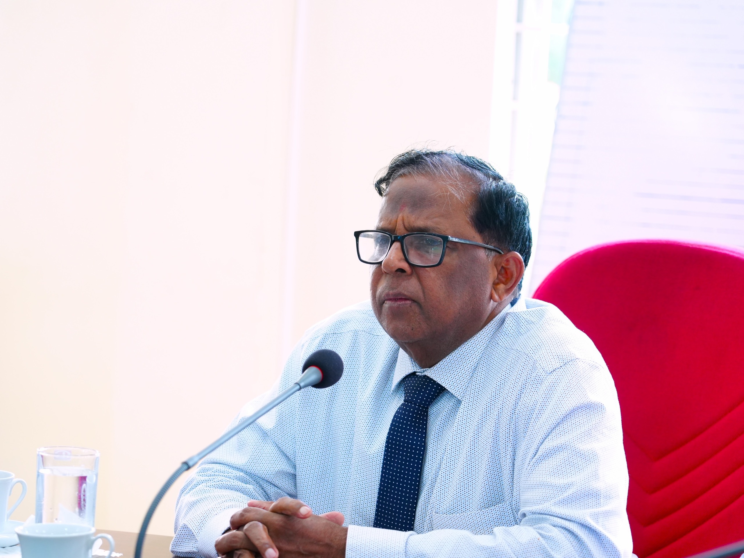 போர் முடிந்து 17 ஆண்டுகளாகியும் காணிப் பிரச்சினைக்கு முடிவில்லை  – அதிகாரிகளுடனான சந்திப்பில் வடக்கு ஆளுநர் விசனம்.