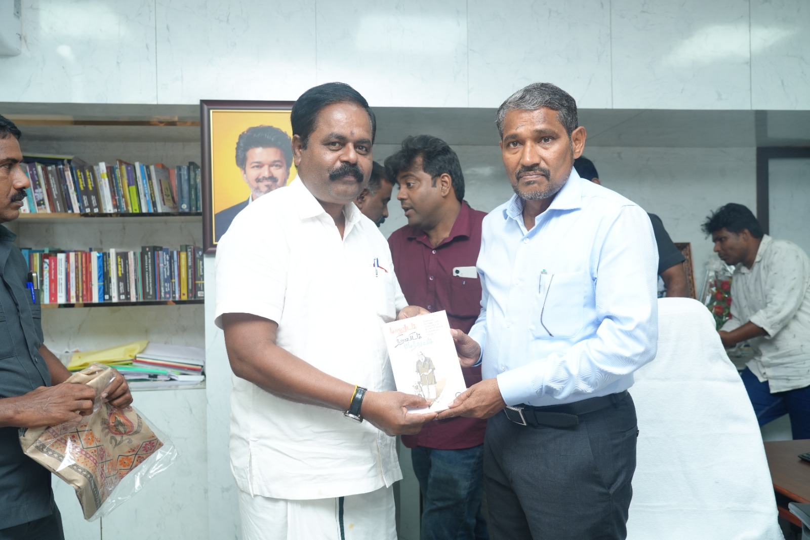 ஈழத்தமிழர்களுக்காக நீண்டகாலம் குரல் கொடுத்து வரும்  தமிழக அமைச்சர் வன்னி அரசை நேரில் சந்தித்தார் சிறீதரன் எம்.பி.