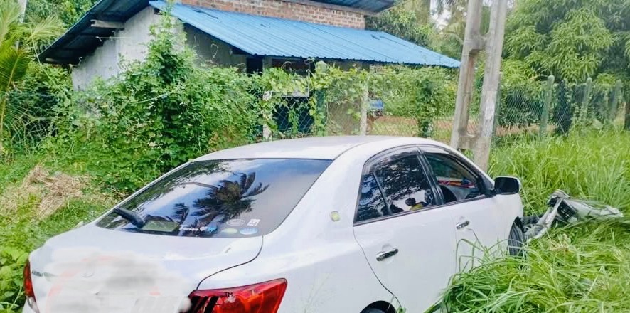 ஆராச்சிகட்டுவவில் கோர விபத்து  கட்டுப்பாட்டை இழந்து கடைக்குள் கார் பாய்ந்ததில் ஒருவர் பரிதாப உயிரிழப்பு!