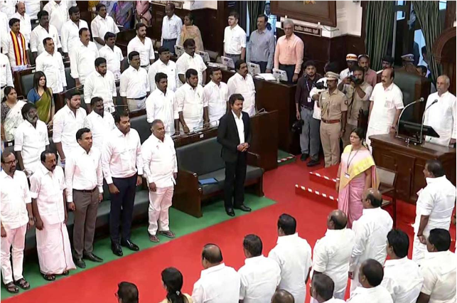 சட்டமன்ற மரபை மாற்றிய தவெக அரசு: ஆளுநர் உரைக்கு முன்பே பாடப்பட்ட தேசிய கீதம்!