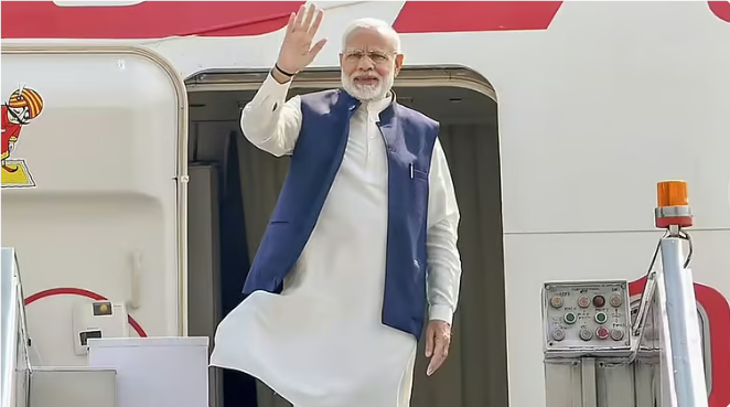 மாணவர்களுக்காகக் காத்திருந்த பிரதமர்: நீட் தேர்வையொட்டி டெல்லி விமான நிலையத்தில் 45 நிமிடங்கள் பயணம் தாமதம்!