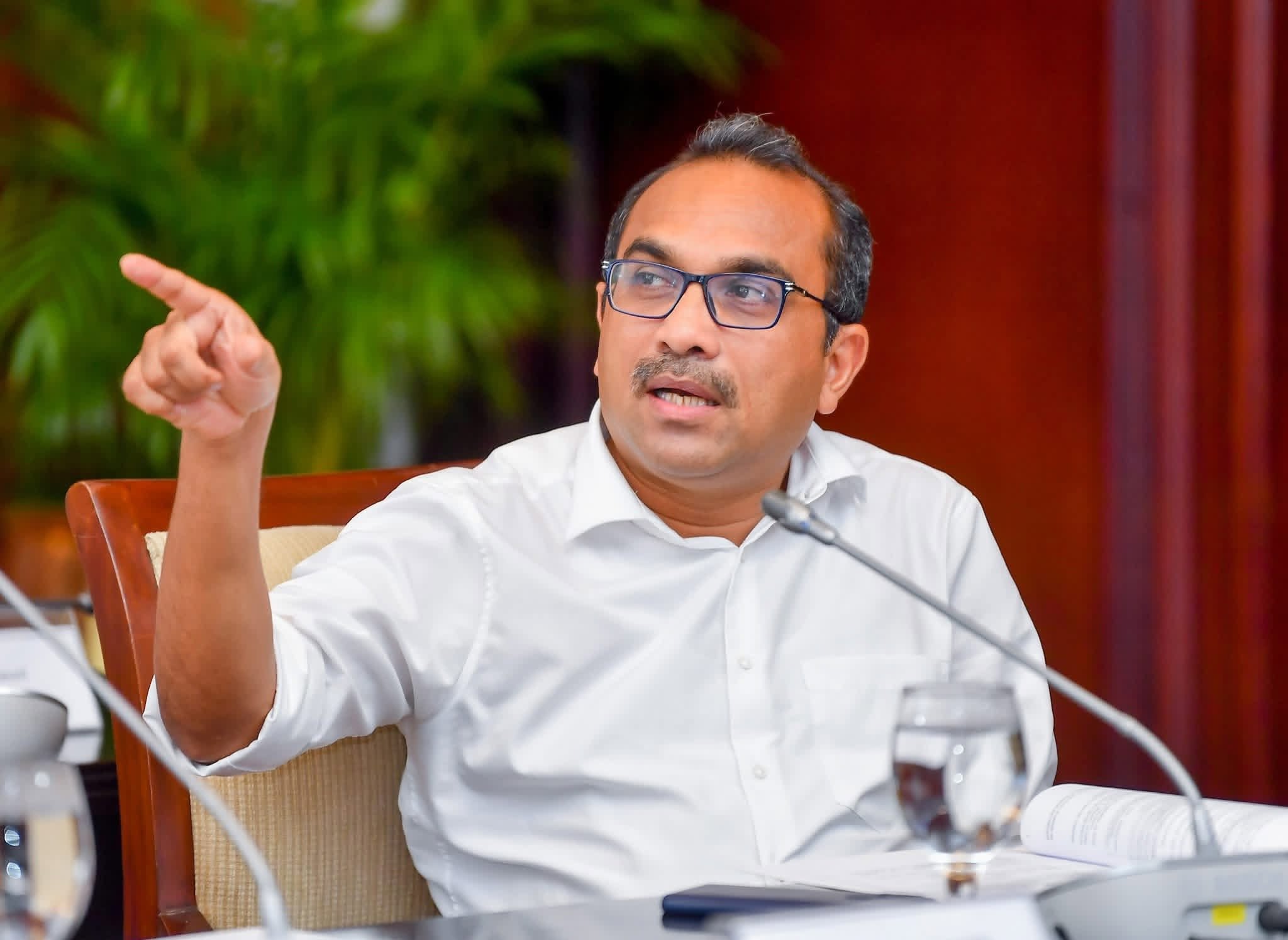வாரிசு அரசியல் இனி எடுபடாது!  – பொருளாதாரக் கொலையாளிகளின் மிரட்டல்களுக்கு பணியமாட்டோம் என்றும் மஹிந்தவுக்கு பிமல் சாட்டையடி.