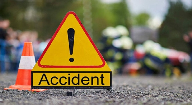 மோட்டார் சைக்கிள் கட்டுப்பாட்டை இழந்து மோதியதில் பாதசாரி பரிதாபமாக மரணம்!  – படுகாயமடைந்த ஓட்டுநர் வைத்தியசாலையில்..