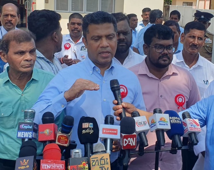 குற்றங்களிலிருந்து தப்பவே ரணில் – சஜித் கூட்டிணைவு!  – இது அரசுக்குச் சவாலாகாது என்றும் அமைச்சர் நளிந்த திட்டவட்டம்.
