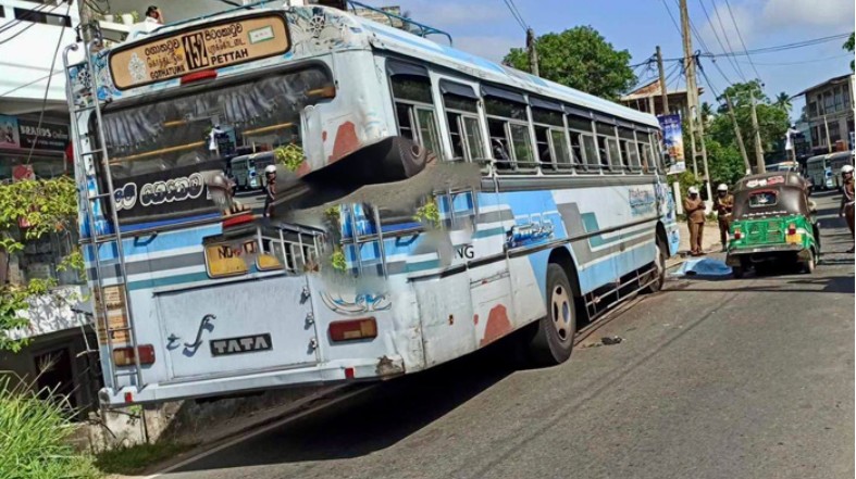 கோர விபத்தில் ஓட்டோ சாரதி பலி!  – இரு பயணிகள் படுகாயம்.