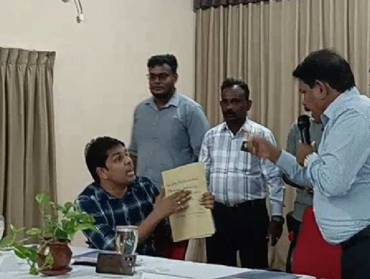 கிளிநொச்சியில் இன்று அர்ச்சுனா அட்டகாசம்!  – அதிகாரிகளின் புறக்கணிப்பால் பாதியிலேயே கலைந்த மாவட்ட ஒருங்கிணைப்புக் குழுக் கூட்டம்.