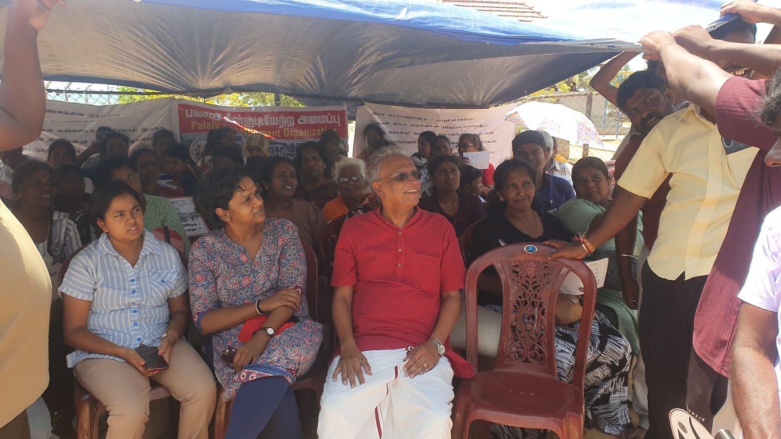 பலாலியில் 3ஆவது வாரமாக வெடித்தது காணி மீட்புக்கான பெரும் போராட்டம்!  – ஜனாதிபதி சட்டத்தரணி சுமந்திரனும் பங்கேற்பு.