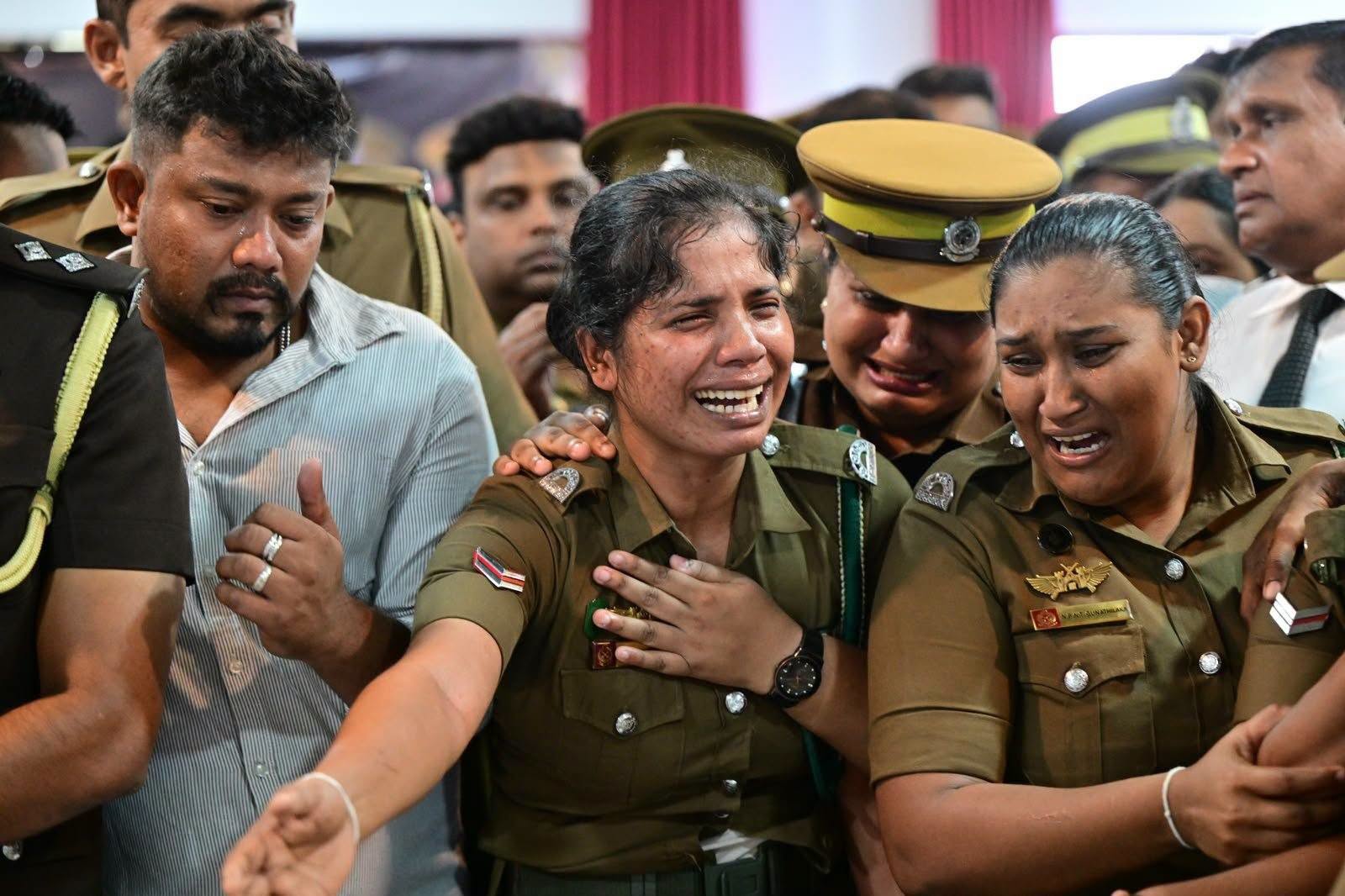 நீர்கொழும்பு சிறை மோதல்:  உயிர்நீத்த ஏழு அதிகாரிகளுக்கும் நீதி அமைச்சர் கண்ணீர் அஞ்சலி!