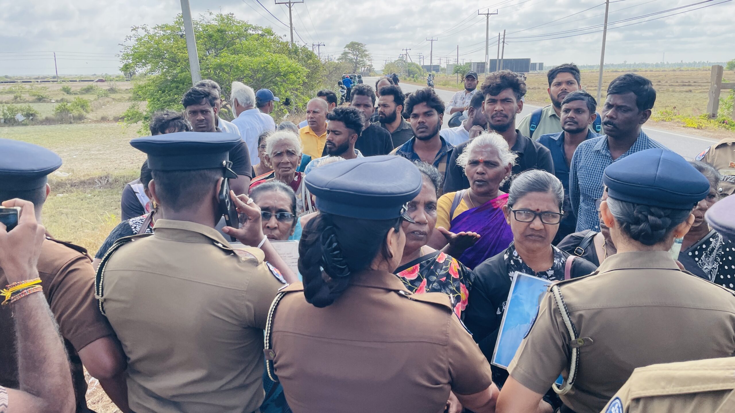 மனிதப் புதைகுழி விவகாரத்தில்  சர்வதேச விசாரணை கோரி செம்மணியில் போராட்டம்!