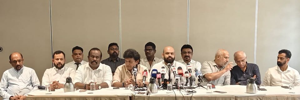 தமிழ் பேசும் மக்களின் ஆறு கட்சிகள் பேரினவாதத்துக்கு எதிராக ஓரணியில்!  ஒன்றுபட்டு செயற்படுவற்காக ஒரே மேடையில் ஐக்கியமாக…