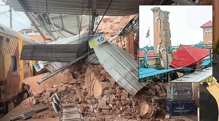 கோழிக்கோடு ரெயில் நிலையத்தில் மணிக்கூண்டு இடிந்து விபத்து: பயணிகள் அதிர்ஷ்டவசமாக உயிர் தப்பினர்!