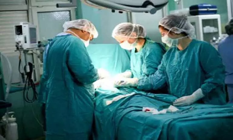 7 ஆண்டுகளாக நுரையீரலில் சிக்கியிருந்த பேனா மூடி: 10 வயது சிறுமிக்கு மறுவாழ்வு அளித்த மும்பை மருத்துவர்கள்!