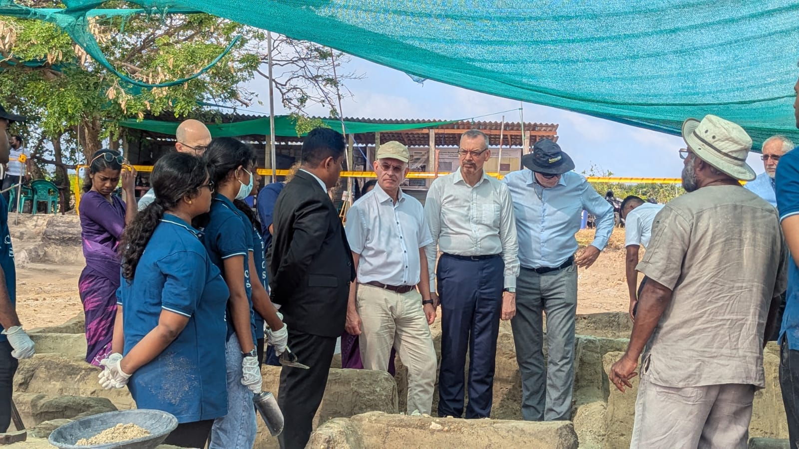 செம்மணிப் புதைகுழி தளத்தில் ஐரோப்பிய ஒன்றியத் தூதுக்குழு  – அகழ்வுப் பணிகளை நேரில் ஆராய்வு.