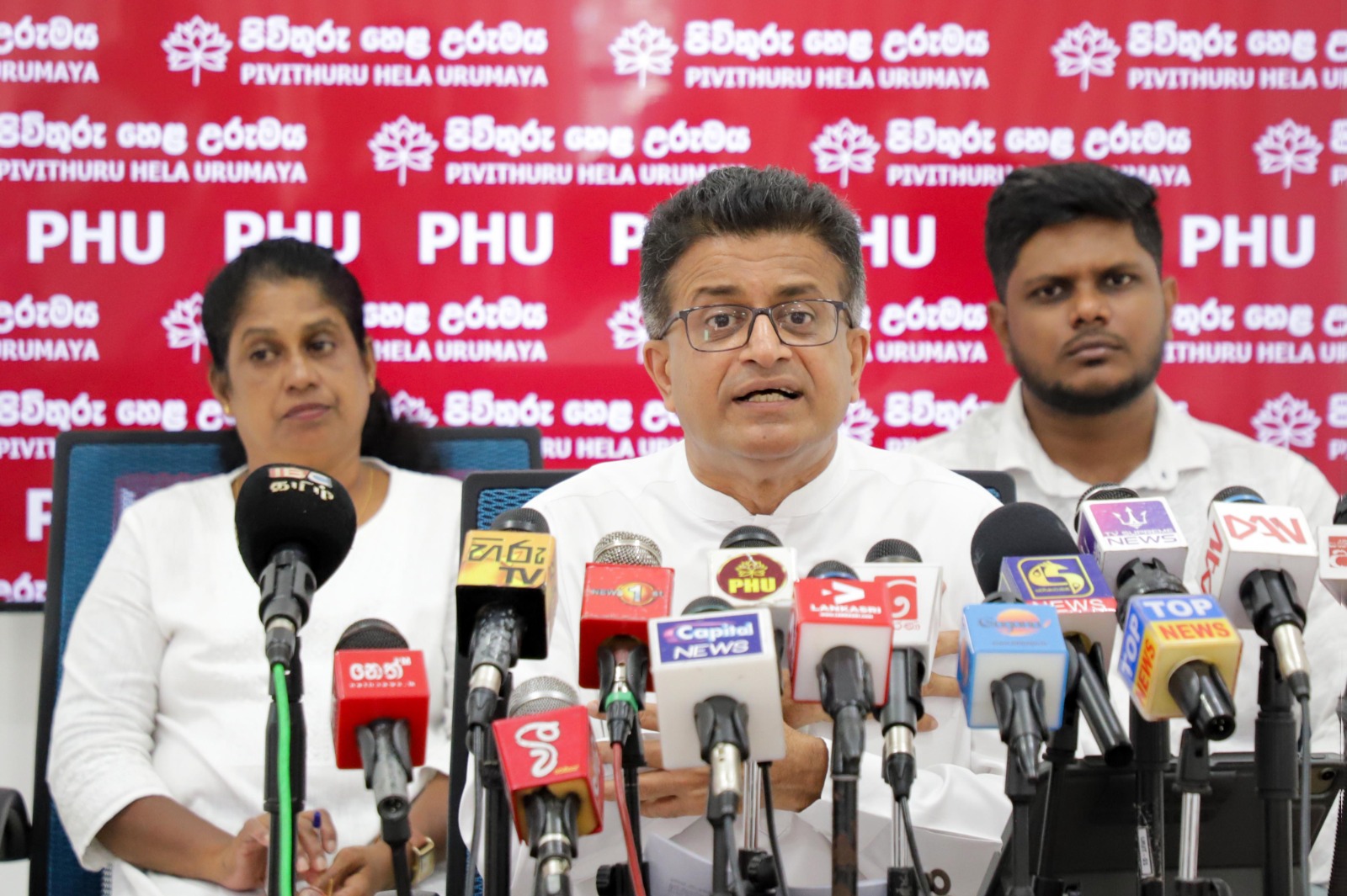 சலேயிடம் கடவுச்சொற்களைக் கேட்பது மீண்டுமொரு பேரழிவை ஏற்படுத்துமாம்  – இப்படிப் பகிரங்கமாக எச்சரிக்கின்றார் கம்மன்பில.