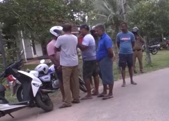 கட்டுநாயக்கவில் பரபரப்பு  பொலிஸ் அதிகாரியின் கடமைநேரத் துப்பாக்கியைப் பறித்து சுட்டுவிட்டுத் தப்பியோடிய போதைப்பொருள் கடத்தல்காரன்  – மினுவாங்கொடையில் வைத்து கைது.