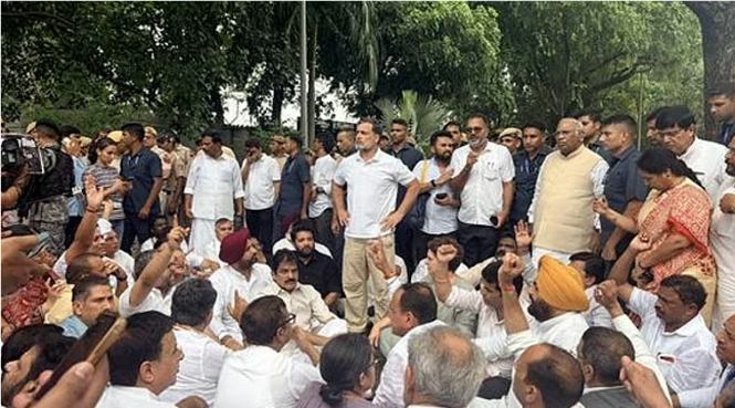 நீட் தேர்வு வினாத்தாள் கசிவு: நாடு முழுவதும் நாளை காங்கிரஸ் மெழுகுவர்த்தி பேரணி!