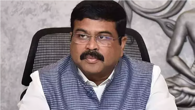 ‘நீட்’ வினாத்தாள் கசிவு விவகாரம்: மத்திய கல்வி அமைச்சர் தர்மேந்திர பிரதான் திடீர் ராஜினாமா!