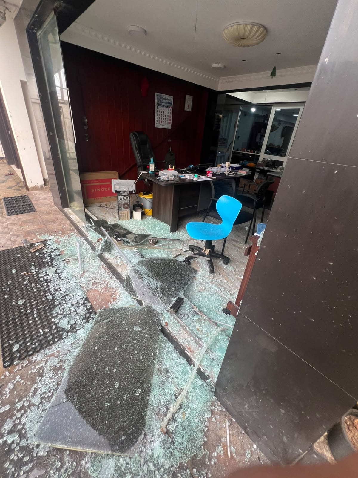 இரத்மலானையில் வீட்டின் மீது இன்று கைக்குண்டுத் தாக்குதல்!  – தப்பியோடிய சந்தேகநபர்களைத் தேடி தீவிர விசாரணை.