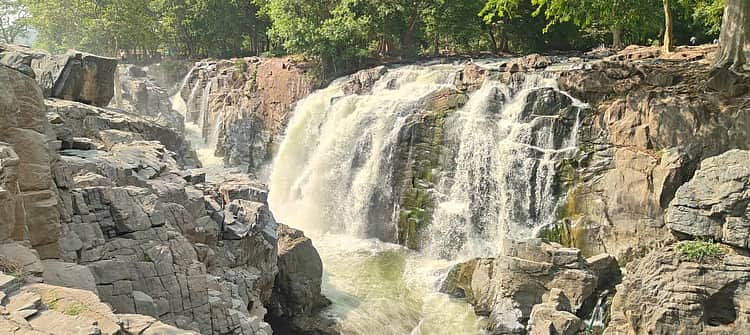 தமிழக எல்லையான பிலிகுண்டுலுவை வந்தடைந்தது காவிரி நீர்: ஒகேனக்கல்லில் 8,000 கன அடியாக நீர்வரத்து உயர்வு!
