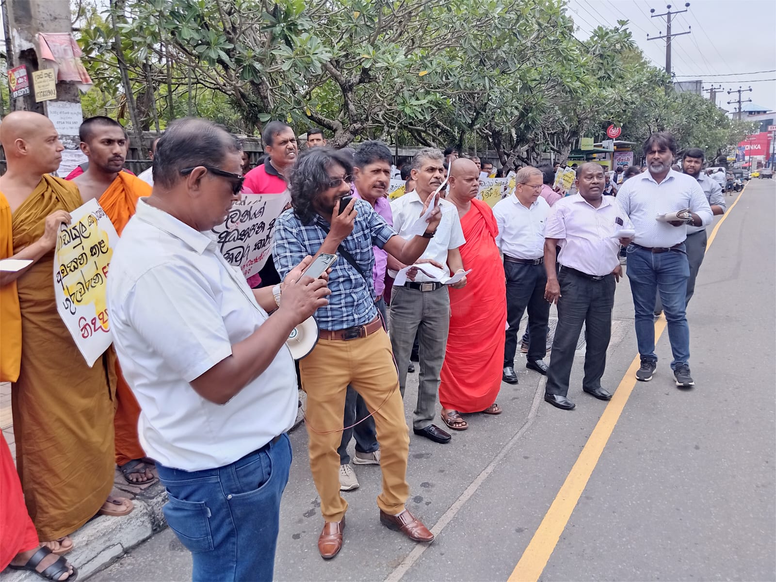 கல்வி அமைச்சின் அலட்சியப்போக்கை எதிர்த்து ஆசிரியர் – அதிபர் கூட்டமைப்பு பெரும் போராட்டம்  – 40 ஆயிரம் பட்டதாரிகளின் வேலைவாய்ப்பின்மைக்கு உடனடியாக முற்றுப்புள்ளி வைக்கக் கோரி முழக்கம்.