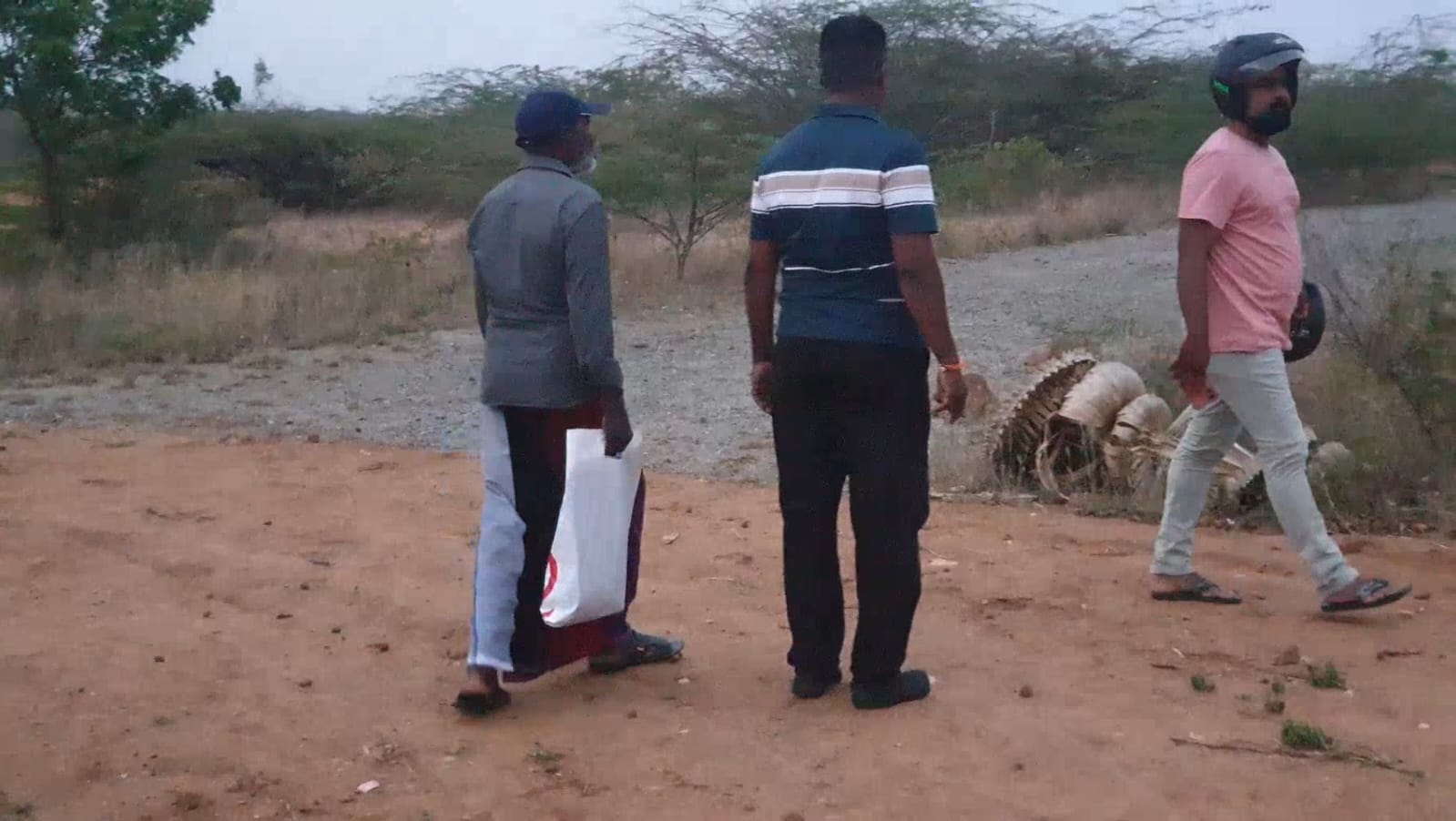 அம்பாந்தோட்டையில் யானை தாக்கி உணவக ஊழியர் ஒருவர் படுகாயம்!