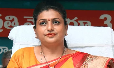 ஆந்திராவில் ஆசிரியர் தேர்வு முறைகேடு: சி.பி.ஐ. விசாரணை கோரி ரோஜா தலைமையில் உண்ணாவிரதப் போராட்டம்!