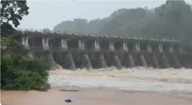 கேரளாவில் கனமழை: 7 மாவட்டங்களுக்கு ரெட் அலர்ட் – பள்ளி, கல்லூரிகளுக்கு விடுமுறை